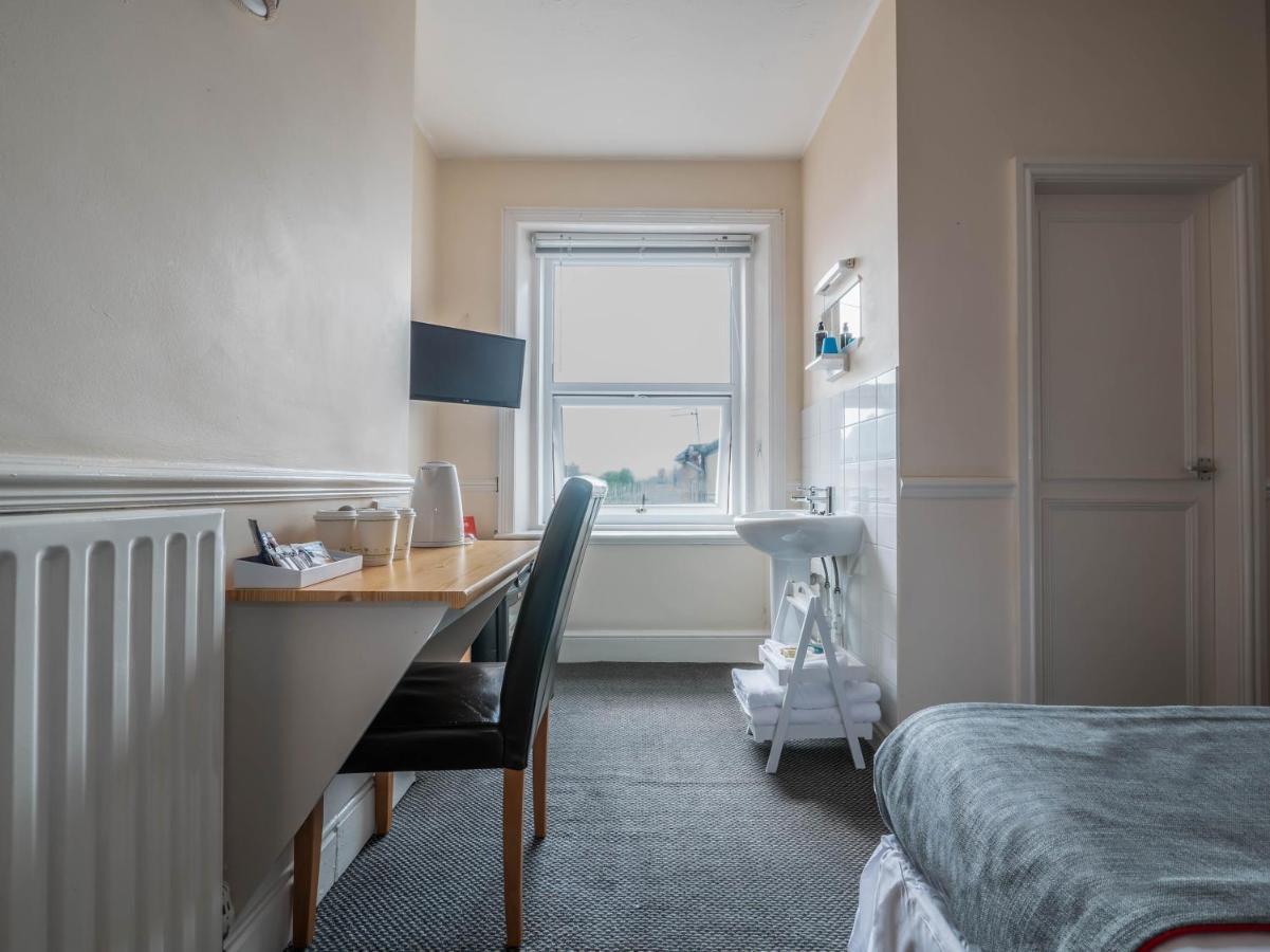 Oyo Pier Hotel Rhyl Kültér fotó