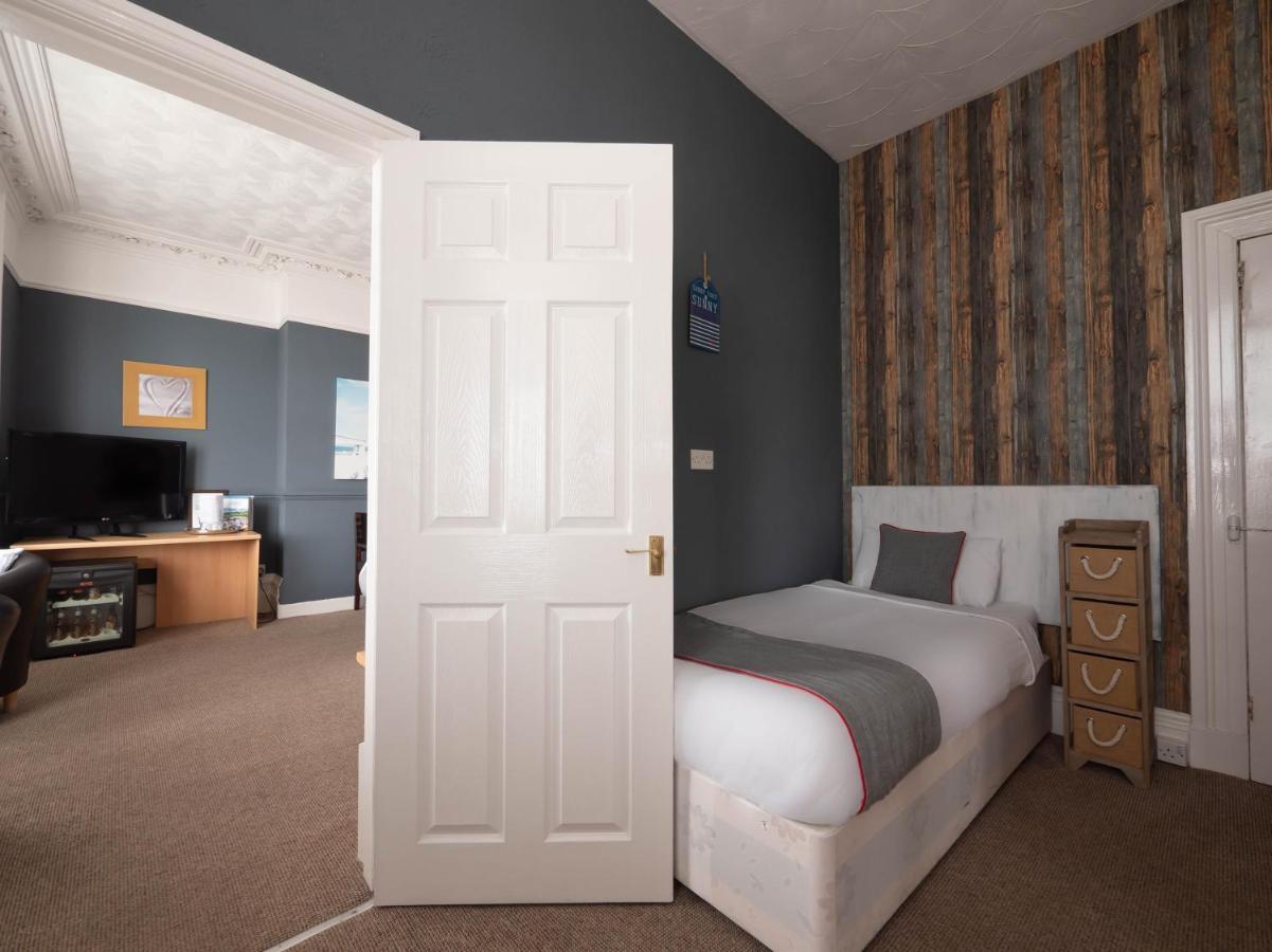 Oyo Pier Hotel Rhyl Kültér fotó