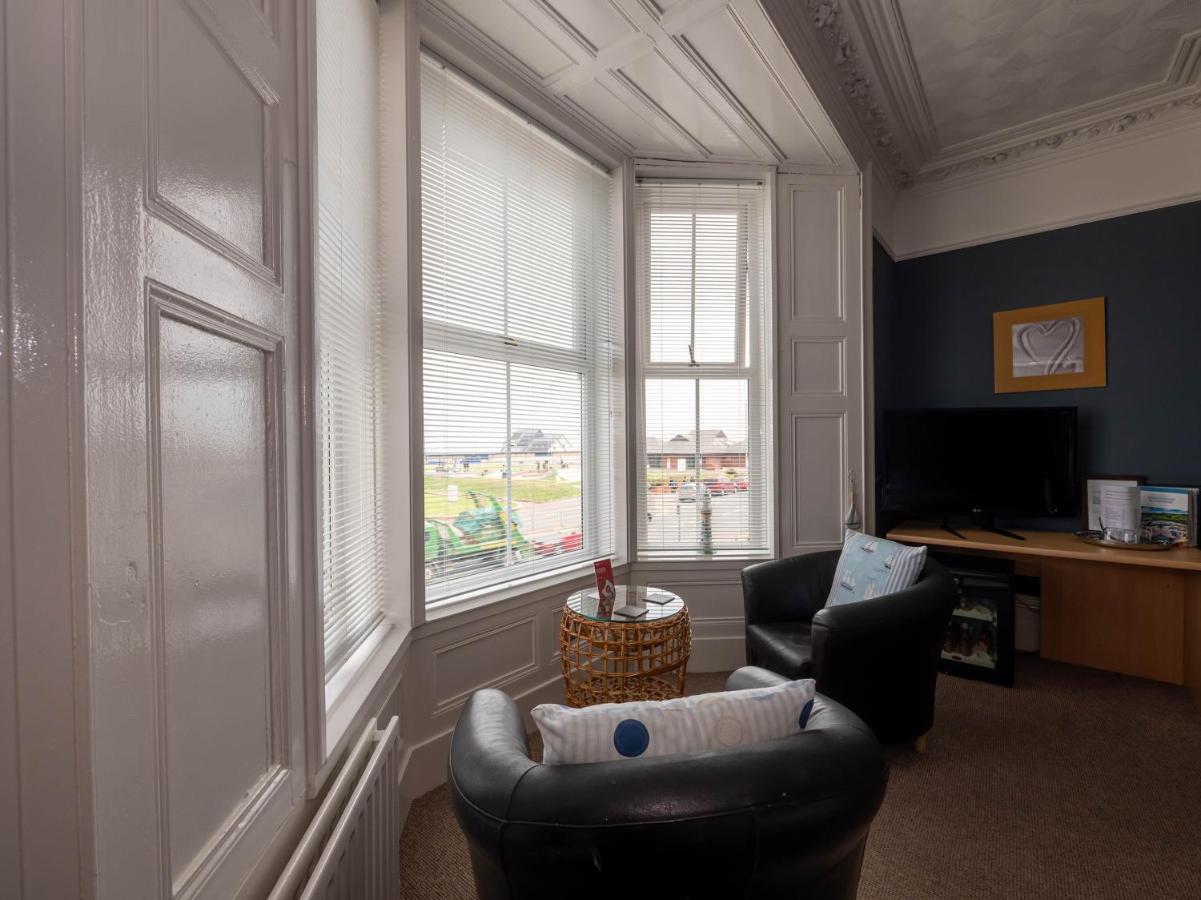Oyo Pier Hotel Rhyl Kültér fotó